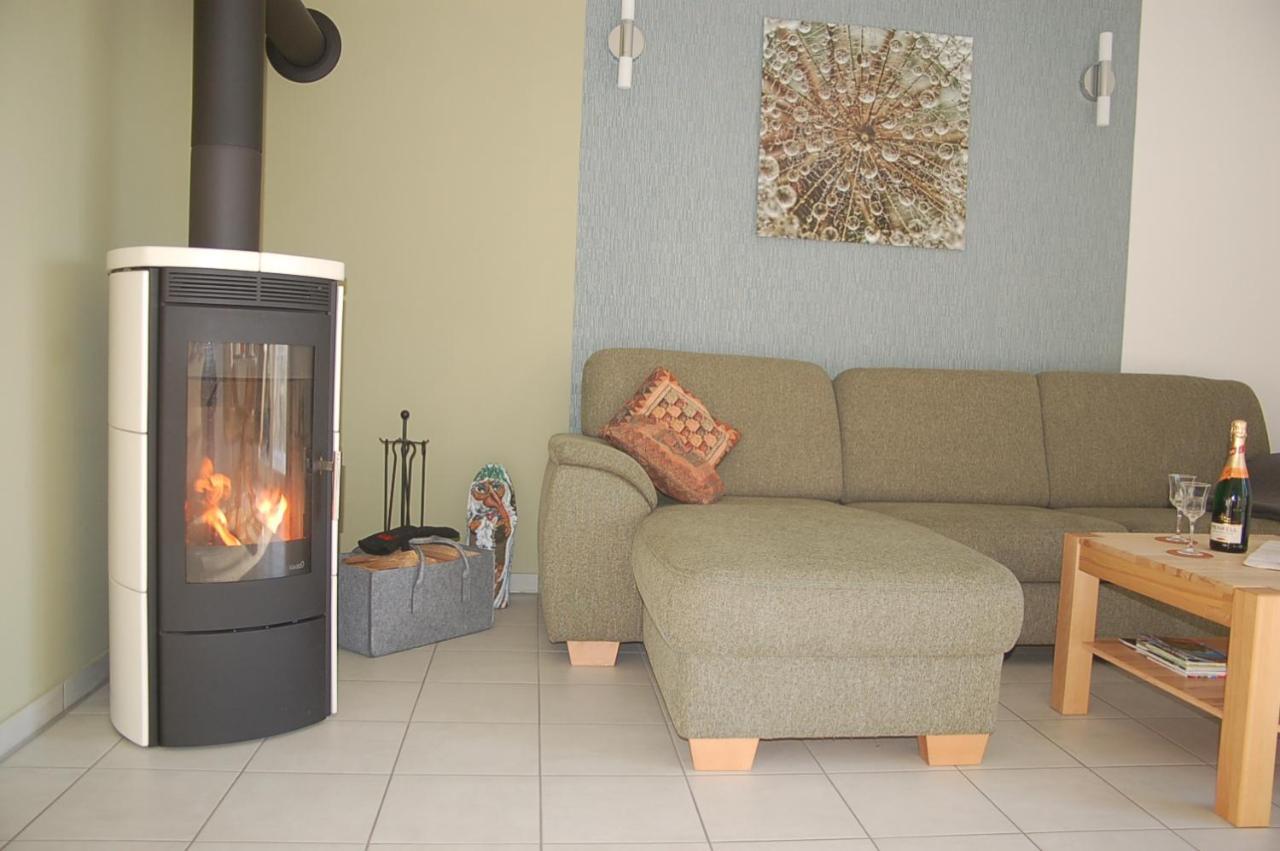 Behagliches Ferienhaus Zaunkoenig -Mit Kamin Und Sauna Tanne Εξωτερικό φωτογραφία